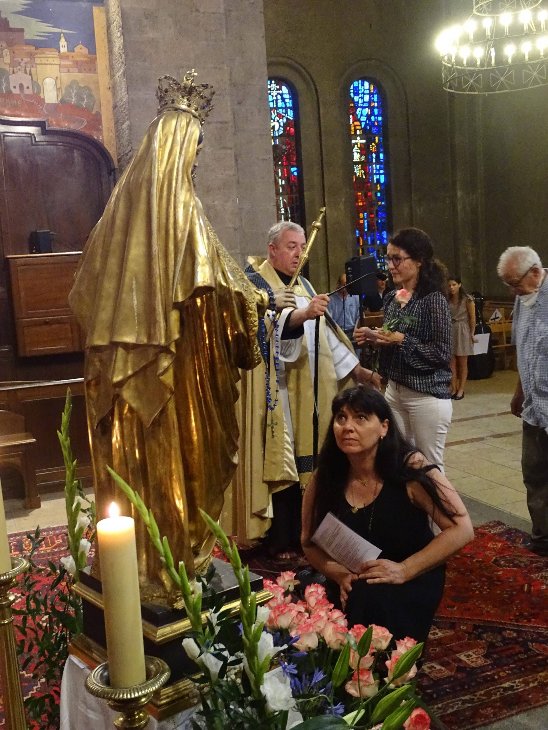 Consécration à la Vierge Marie à la Basilique Paroisses de SaintRaphael Consécration à la Vierge Marie à la Basilique Paroisses de SaintRaphael